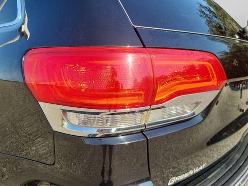 Used 2017 Jeep Grand Cherokee Limited w/ Luxury Group II image 6