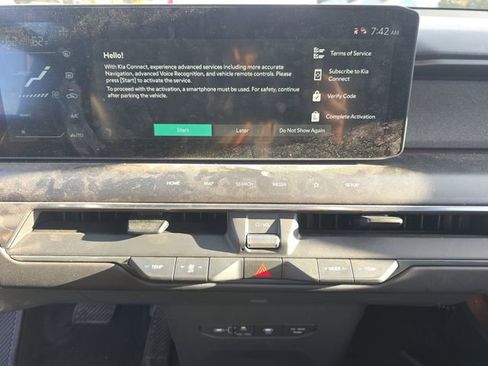 Used 2024 Kia EV9 Land image 15