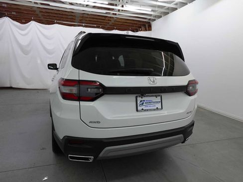 Used 2025 Honda Pilot Elite image 7