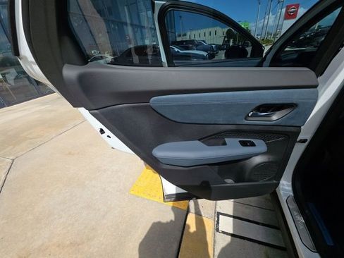 Used 2024 Nissan Ariya AWD image 23