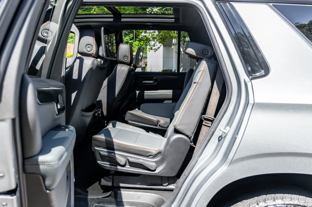 Used 2026 GMC Yukon AT4 w/ AT4 Premium Plus Package AWD/4WD image 25