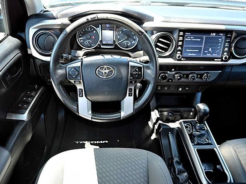 Used 2020 Toyota Tacoma SR5 w/ Technology Package AWD/4WD image 12