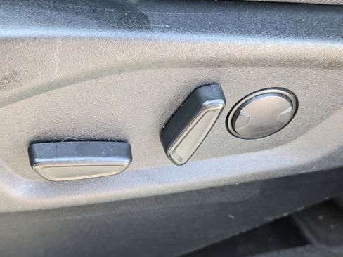 Used 2019 Ford Explorer XLT w/ Equipment Group 201A FWD image 21