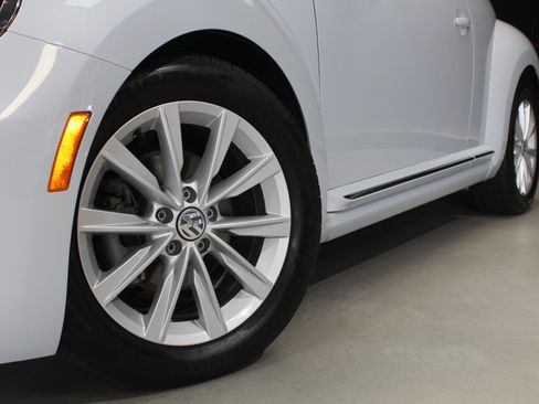 Used 2018 Volkswagen Beetle 2.0T SE FWD image 22