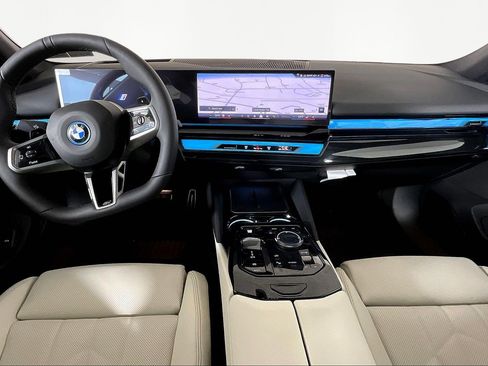 New 2026 BMW 550e xDrive image 8