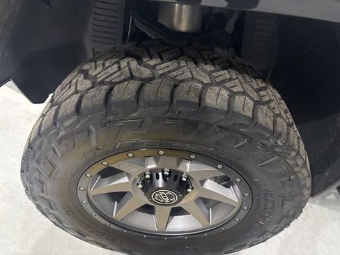 Used 2025 GMC Hummer EV 2X image 35