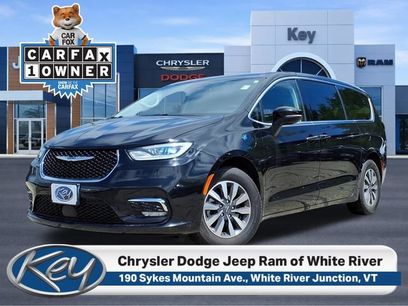 Used 2024 Chrysler Pacifica Limited