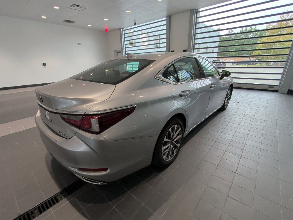 Used 2023 Lexus ES 350 w/ Accessory Package (Z1) FWD image 3
