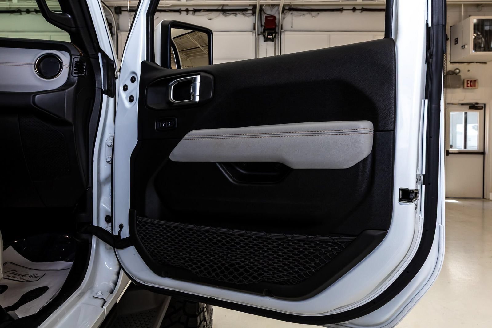 Used 2022 Jeep Wrangler Unlimited Sahara AWD/4WD image 36