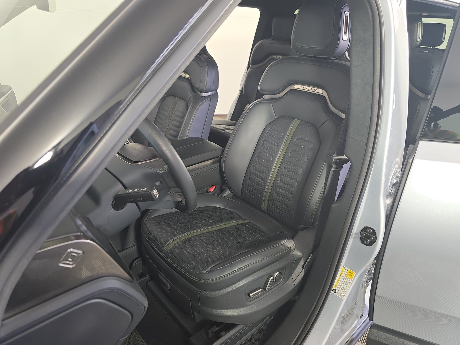 Used 2023 Rivian R1S Adventure Quad AWD/4WD image 20