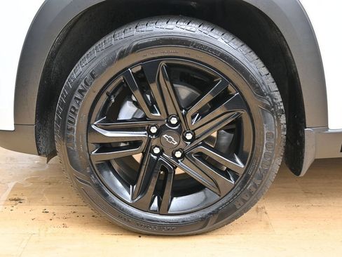 Used 2025 Chevrolet Trax ACTIV FWD image 11