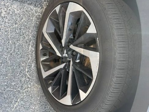 Used 2023 Mitsubishi Outlander SE FWD image 13