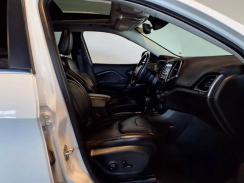 Used 2019 Jeep Cherokee Limited w/ Luxury Group AWD/4WD image 12