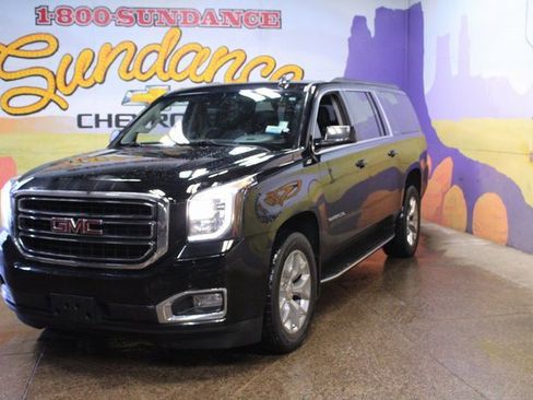 Used 2019 GMC Yukon XL SLT image 2