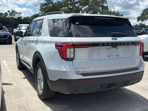 Used 2025 Ford Explorer Active RWD image 10