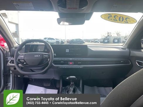 Used 2025 Kia K4 LXS image 12