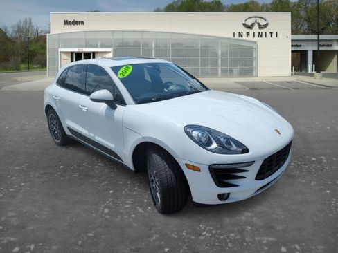Used 2018 Porsche Macan AWD/4WD image 2