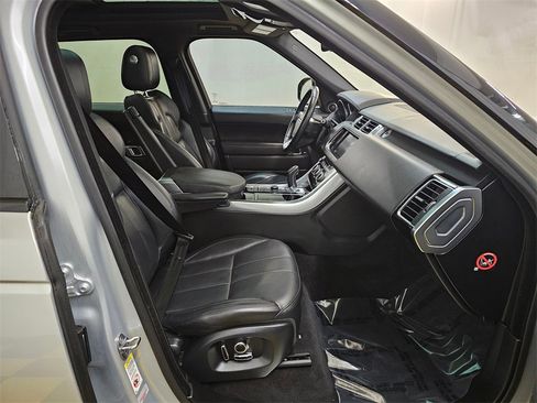 Used 2016 Land Rover Range Rover Sport HSE image 11