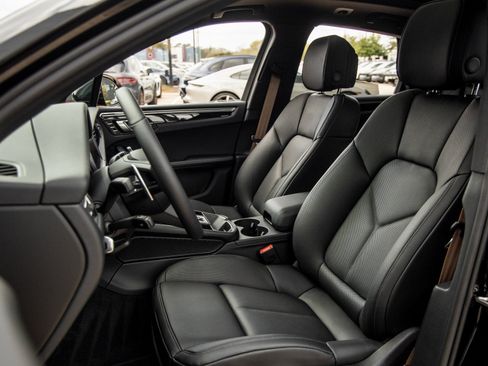 New 2026 Porsche Macan AWD/4WD image 5