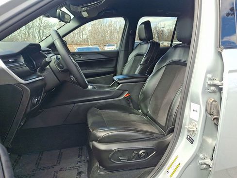 Used 2024 Jeep Grand Cherokee Altitude image 15