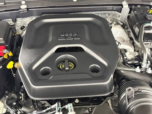 Used 2025 Jeep Wrangler Unlimited Sahara w/ Safety Group AWD/4WD image 34
