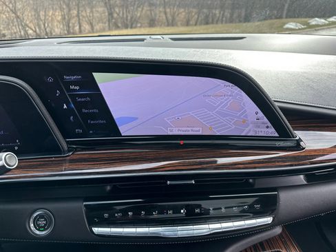 Used 2023 Cadillac Escalade ESV Premium Luxury image 22