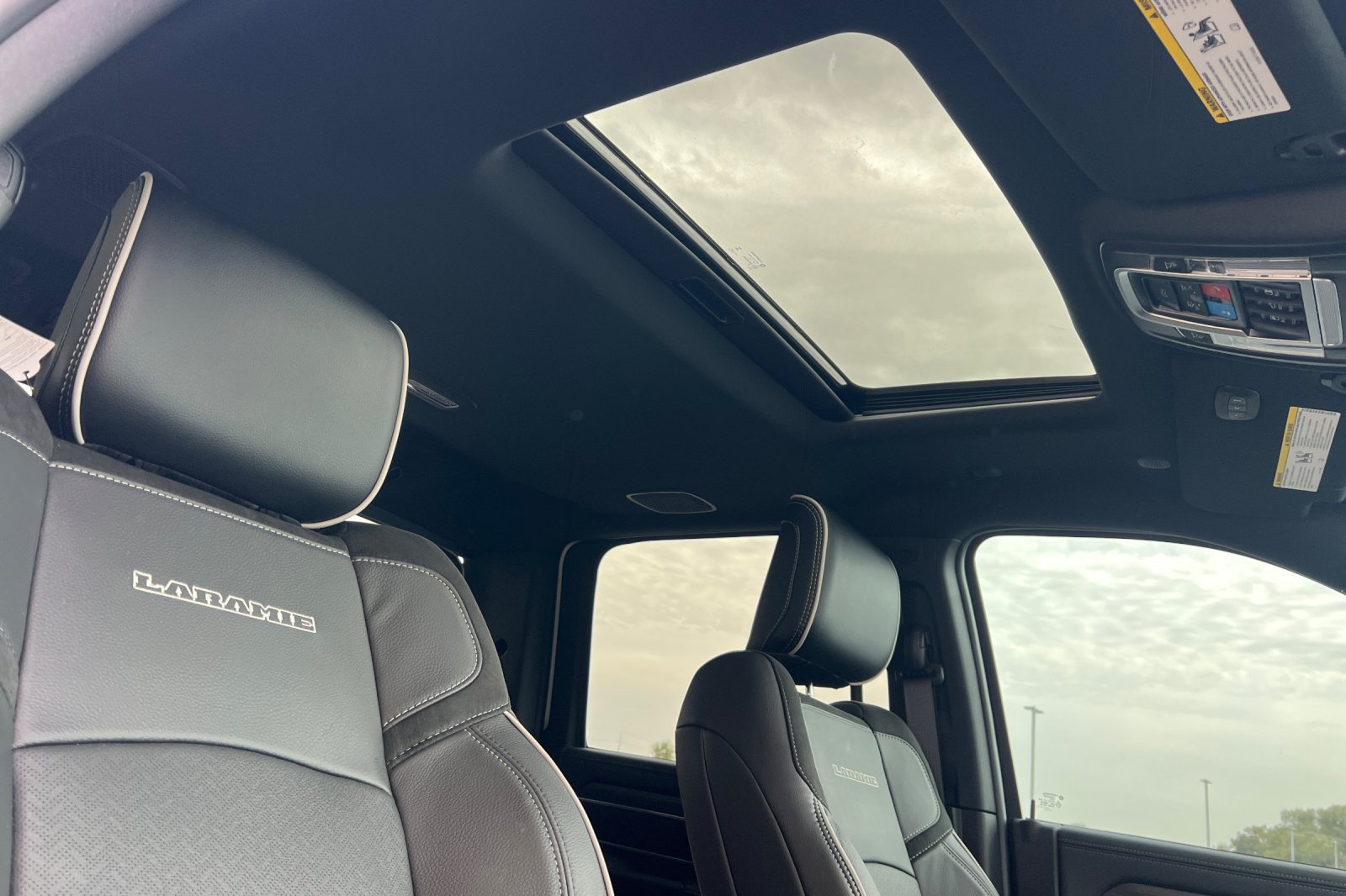 New 2026 RAM 3500 Laramie AWD/4WD image 19