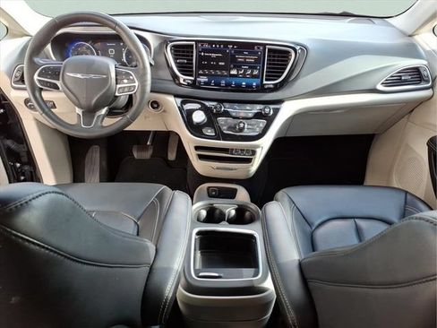 Used 2023 Chrysler Pacifica Touring-L FWD image 22