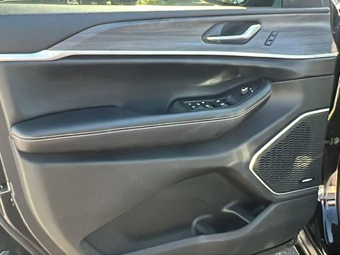 Used 2021 Jeep Grand Cherokee L Limited image 15