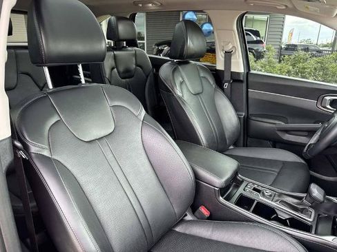 Used 2025 Kia Sorento EX w/ Panoramic Sunroof Package FWD image 14