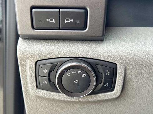 Used 2019 Ford F250 XLT w/ XLT Premium Package AWD/4WD image 25
