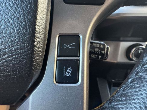 Certified 2022 Toyota Tacoma SR5 image 28