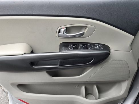 Used 2020 Kia Sedona EX image 31