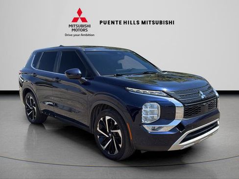 Used 2022 Mitsubishi Outlander SE FWD image 3