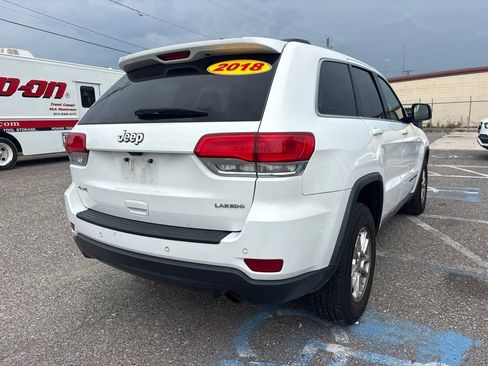 Used 2018 Jeep Grand Cherokee Laredo AWD/4WD image 3