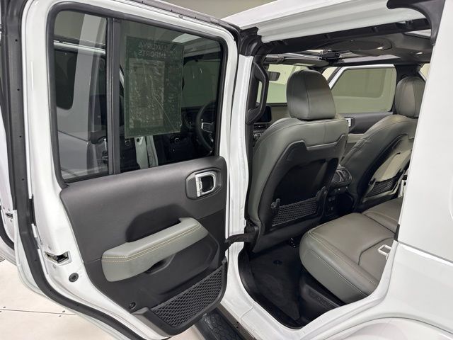 Used 2024 Jeep Wrangler High Altitude AWD/4WD image 24