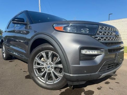 Used 2022 Ford Explorer Limited w/ Equipment Group 301A RWD image 2