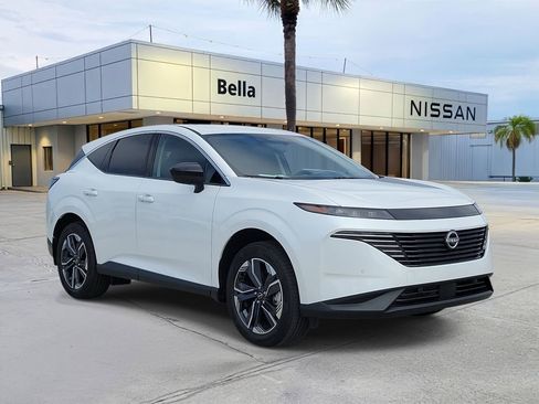 Certified 2025 Nissan Murano SV image 2