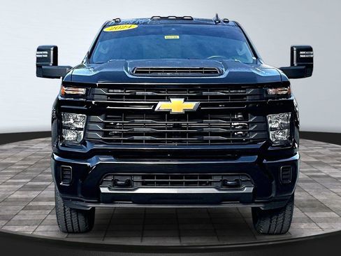 Used 2024 Chevrolet Silverado 2500 Custom w/ Custom Value Package AWD/4WD image 3