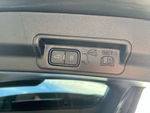 Used 2022 Ford Explorer Limited w/ Equipment Group 301A AWD/4WD image 10