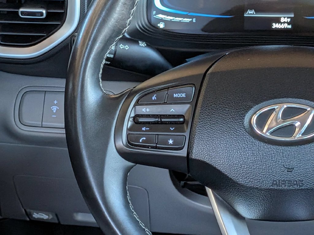 Used 2025 Hyundai Venue SEL FWD image 17