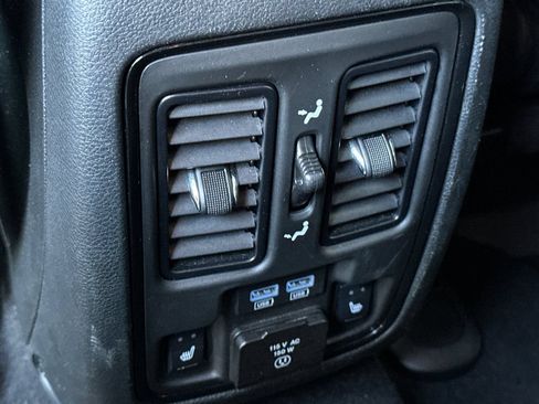 Used 2024 Dodge Durango GT RWD image 14