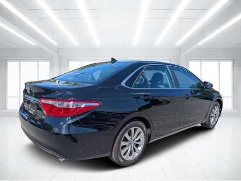 Used 2017 Toyota Camry XLE image 3