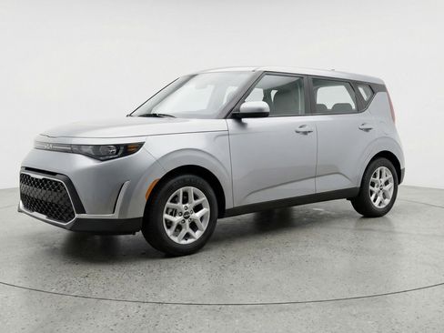 Used 2025 Kia Soul LX w/ LX Technology Package image 3
