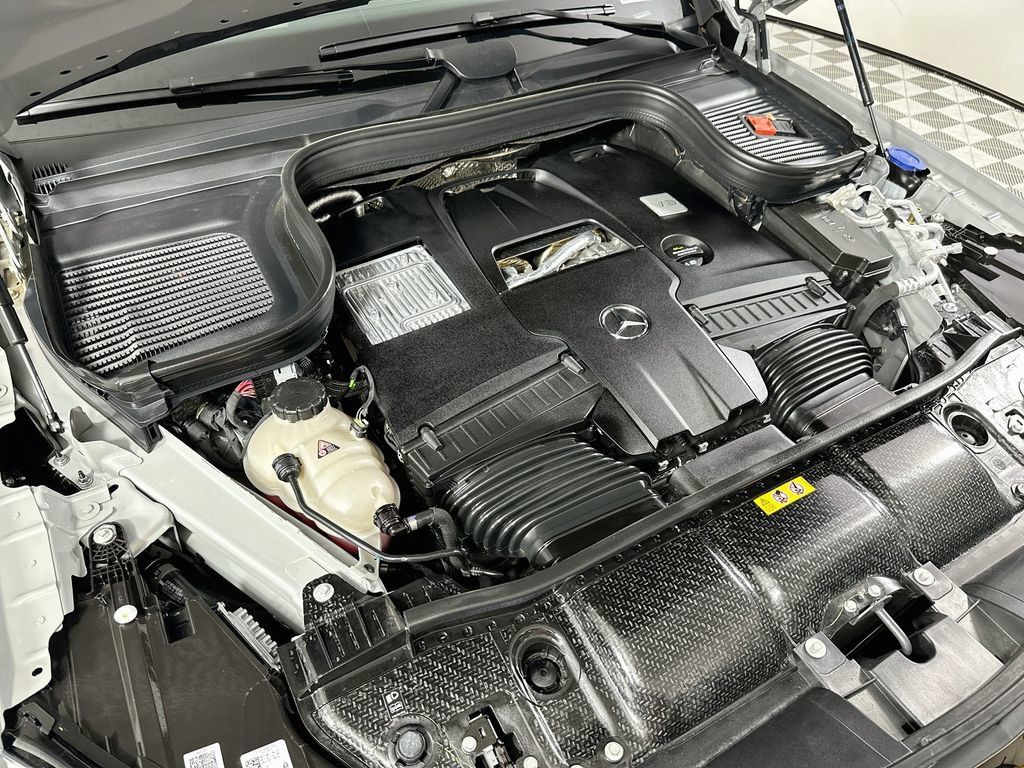 Used 2025 Mercedes-Benz GLS 580 4MATIC image 26