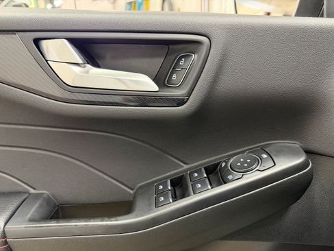 Certified 2025 Ford Escape ST-Line Select AWD/4WD image 13