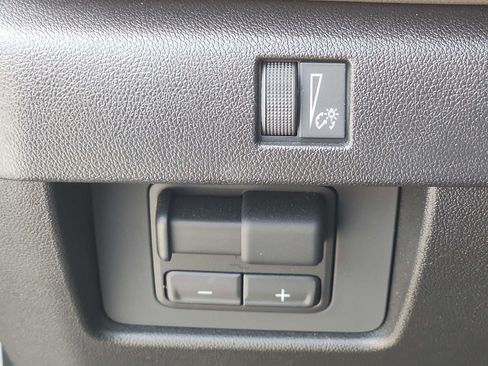 Used 2025 Chevrolet Colorado ZR2 w/ Technology Package AWD/4WD image 27
