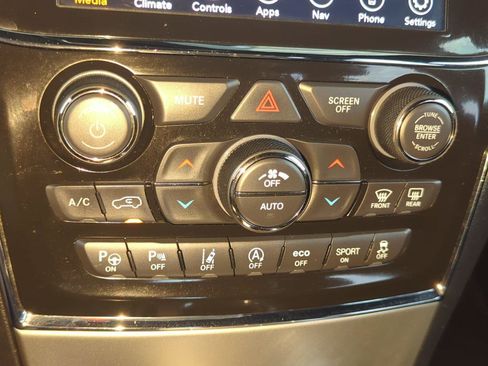 Used 2021 Jeep Grand Cherokee Limited image 29