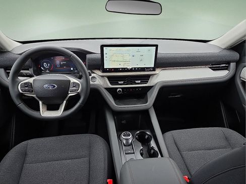 New 2026 Ford Explorer Active RWD image 12