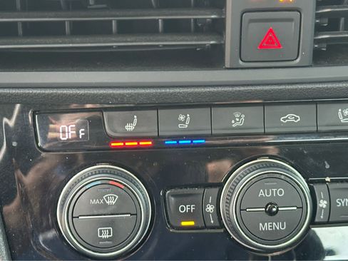 Used 2019 Volkswagen Jetta SEL Premium image 18